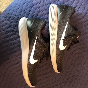 Men’s Nike shoes, size 13. Brand new